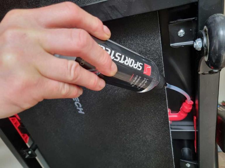 Sportstech Laufband Silikonöl einfüllen