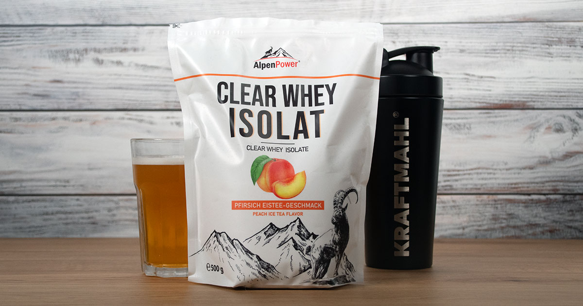 Alpenpower Clear Whey Verpackung, zubereiteter Shake in Glas und Kraftmahl-Shaker
