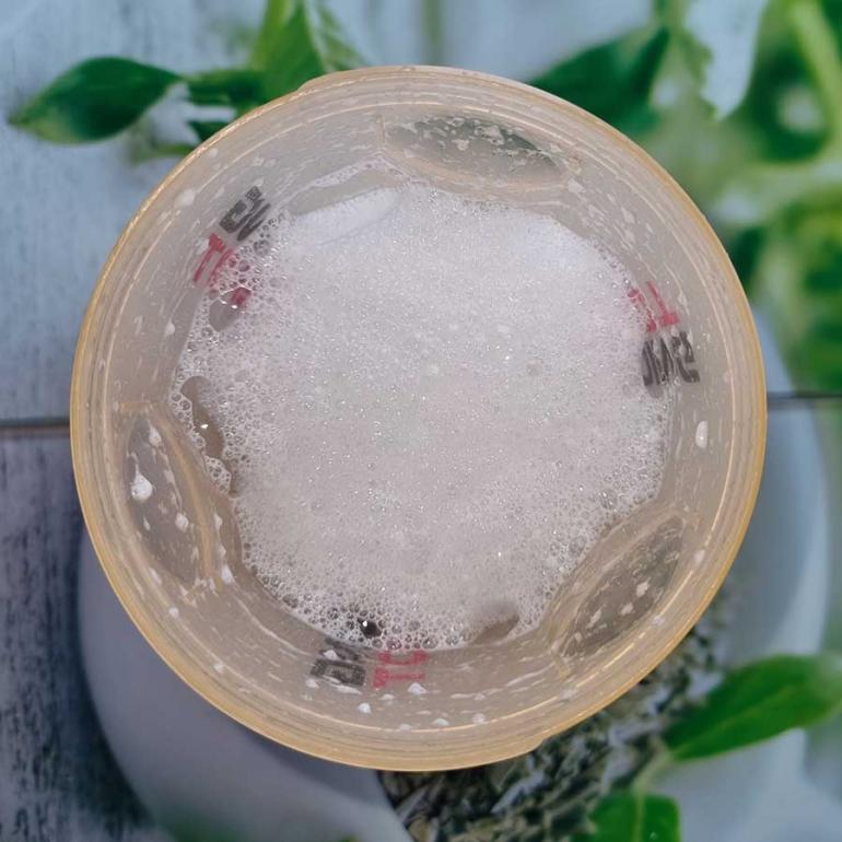 Bild zeigt Schäumen bei Clear Whey
