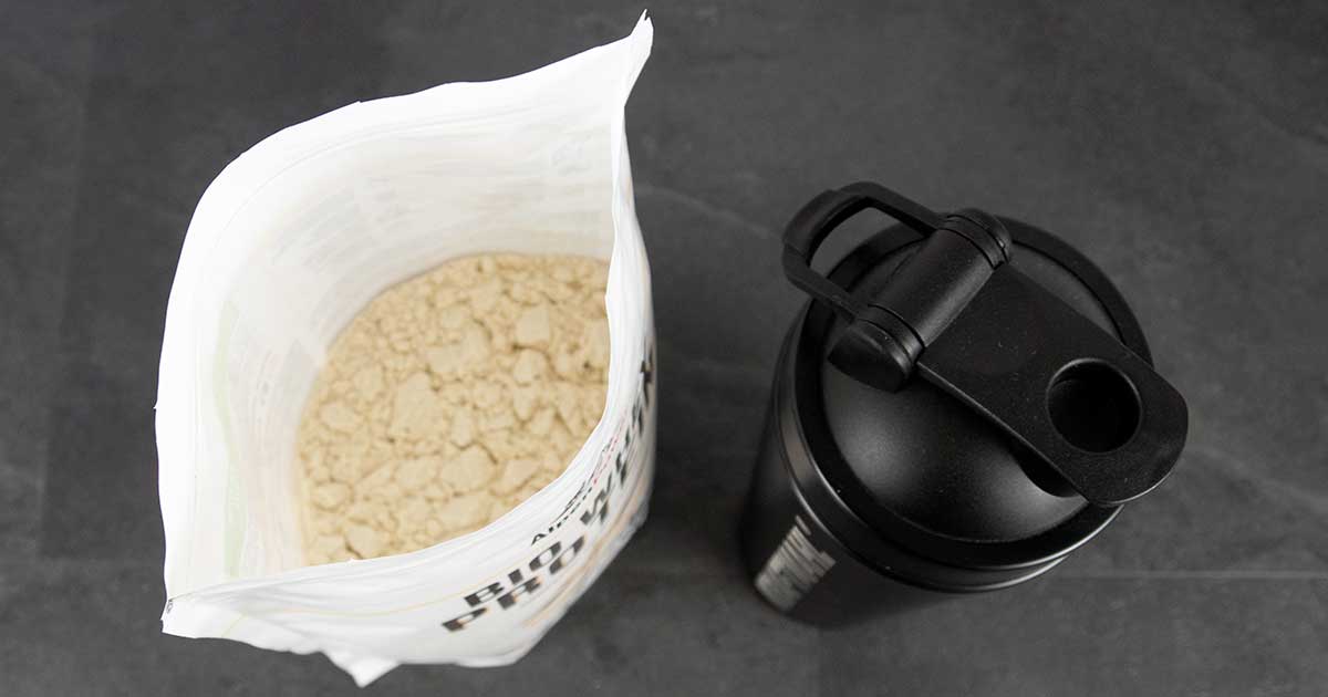 Blick in frisch geöffnete Packung Alpenpower Whey Protein