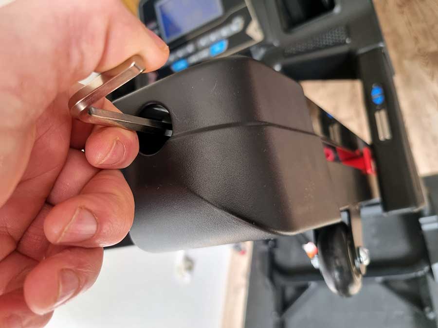 Laufgurt nachspannen beim Sportstech F31s