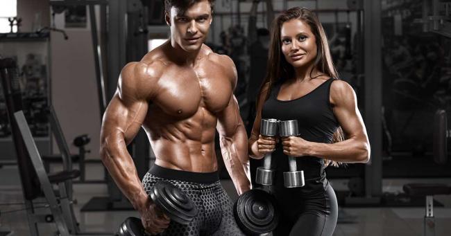 Bild zeigt Mann und Frau beim Training