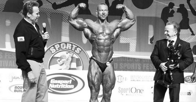 Bild zeigt Matthias Botthof und Arnold Schawarzenegger bei der Arnold Classig