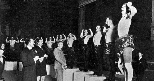 Bild zeigt Wettkämpfer beim ersten Bodybuilding Wettkampf The Great Competition