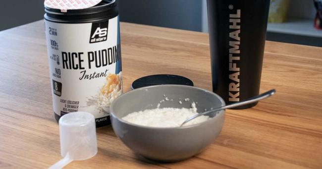 Reispudding mit Kraftmahl-Shaker – schnelle Energiequelle für Sportler rund ums Training