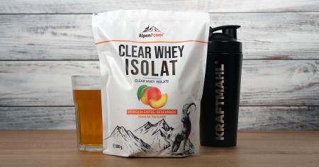 Alpenpower Clear Whey Verpackung, zubereiteter Shake in Glas und Kraftmahl-Shaker