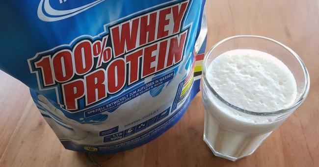 Bild zeigt 100% Whey Protein von IronMaxx 500 g Tüte