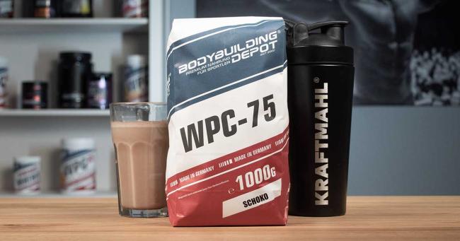Bodybuilding Depot WPC-75 Schoko mit Shake im Glas und Kraftmahl-Shaker